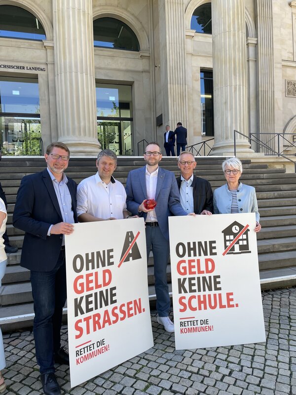 Bild vergr&ouml;&szlig;ern: Landtag Resolution "Rettet die Kommunen"
